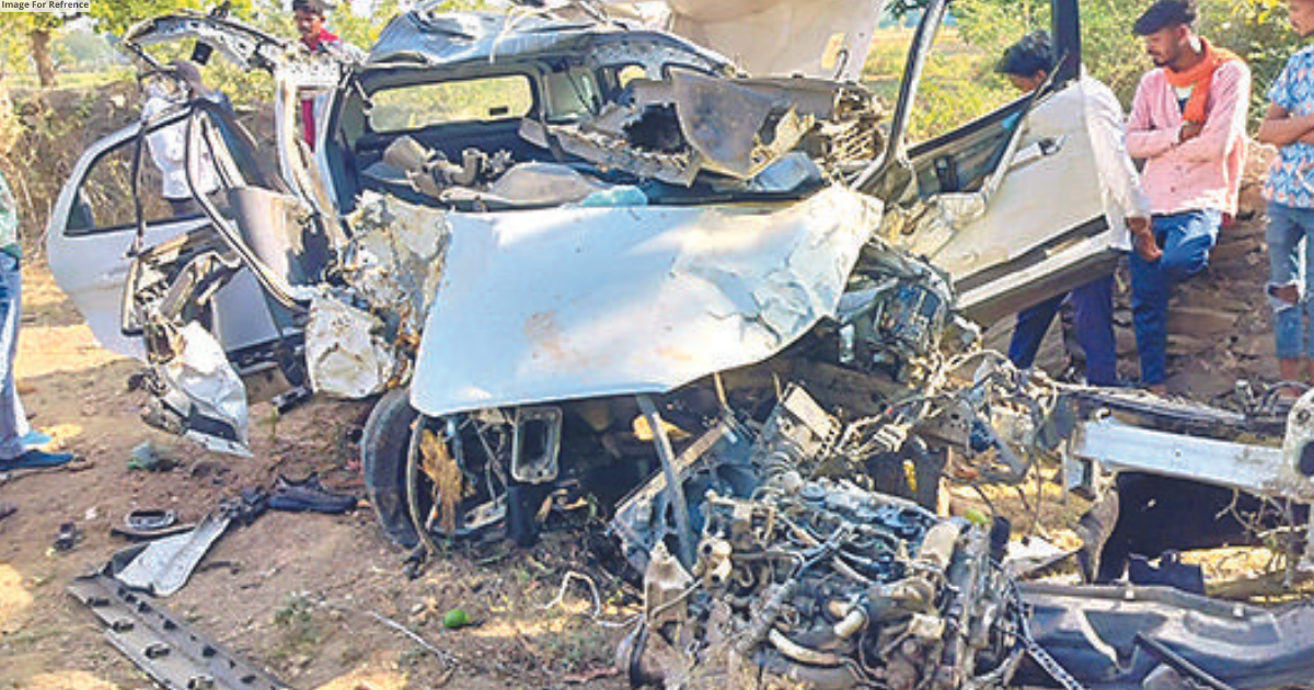 Uncontrollable car collides with tree, 3 youths killed in Banswara
